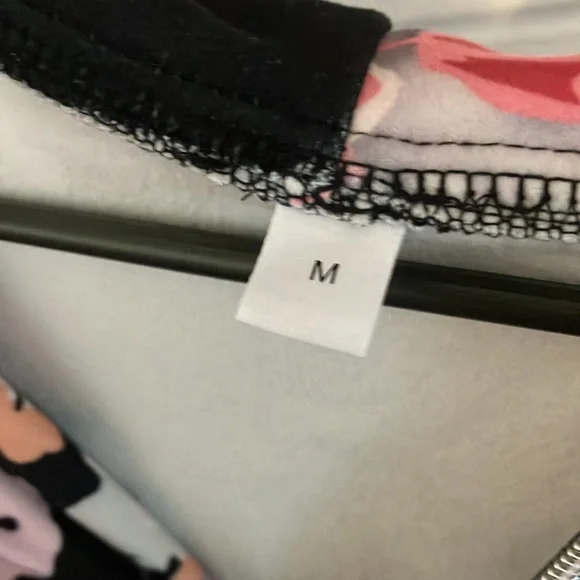 Soft and comfy size M hooded zippered jacket - Picture 3 of 3